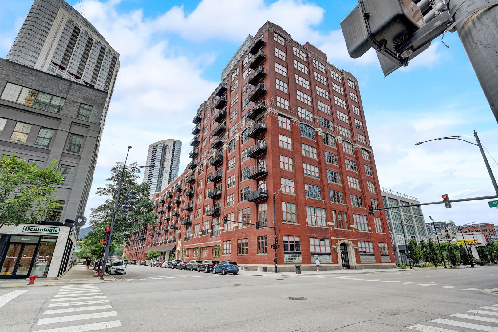 360 W Illinois Street Unit: 231