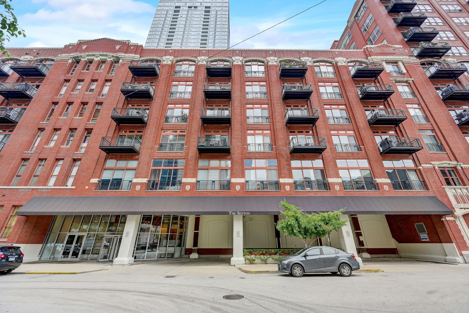 360 W Illinois Street Unit: 231