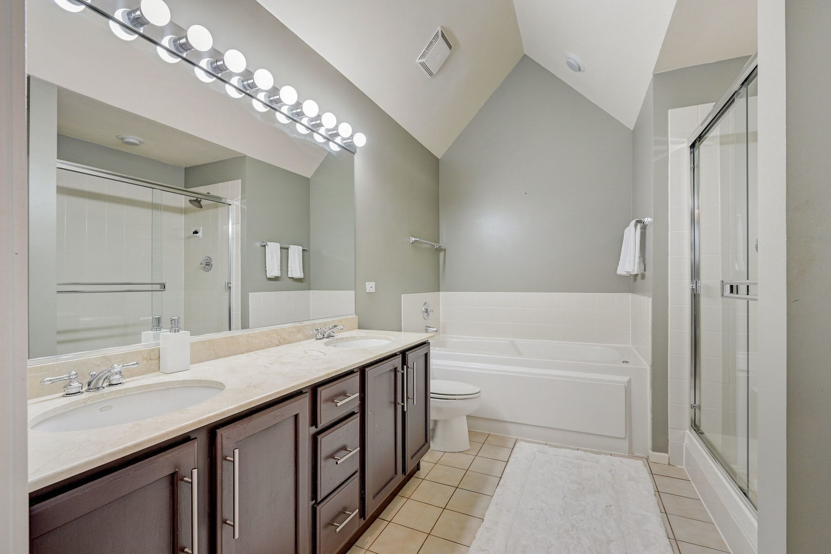 360 W Illinois Street Unit: 231
