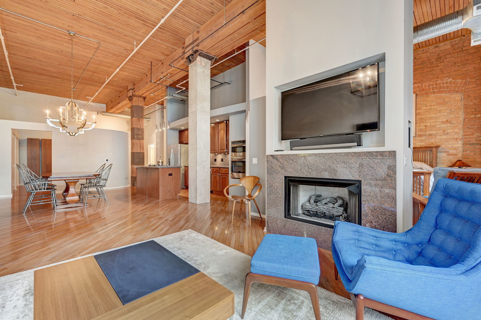 360 W Illinois Street Unit: 231