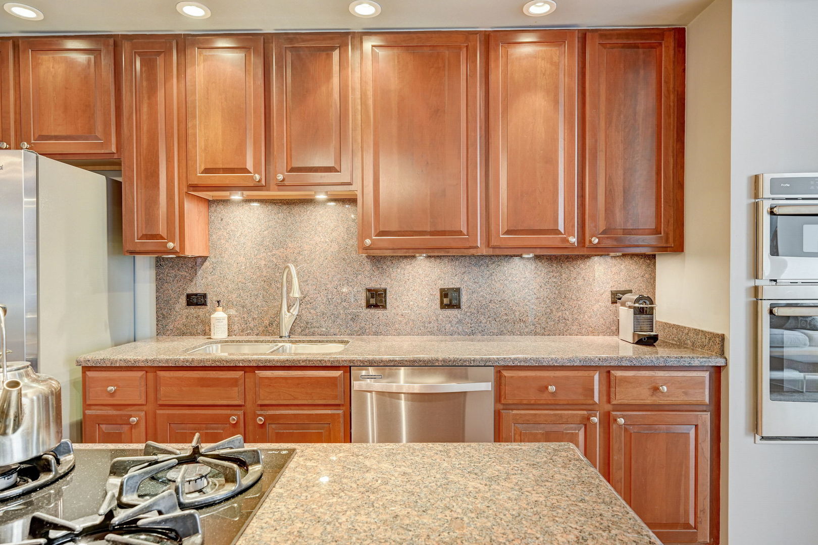 360 W Illinois Street Unit: 231