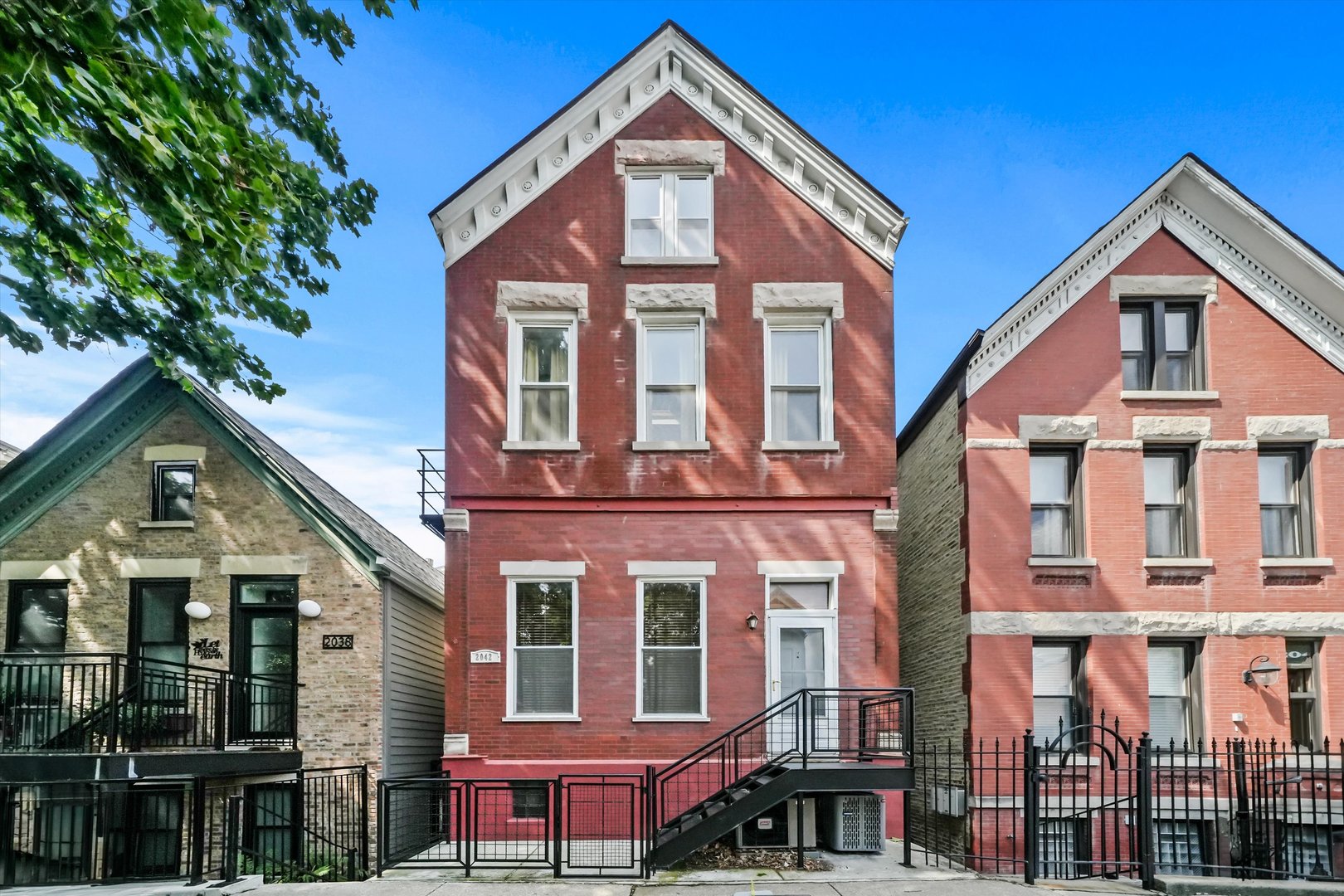 2042 N WINCHESTER Avenue Unit: 1W