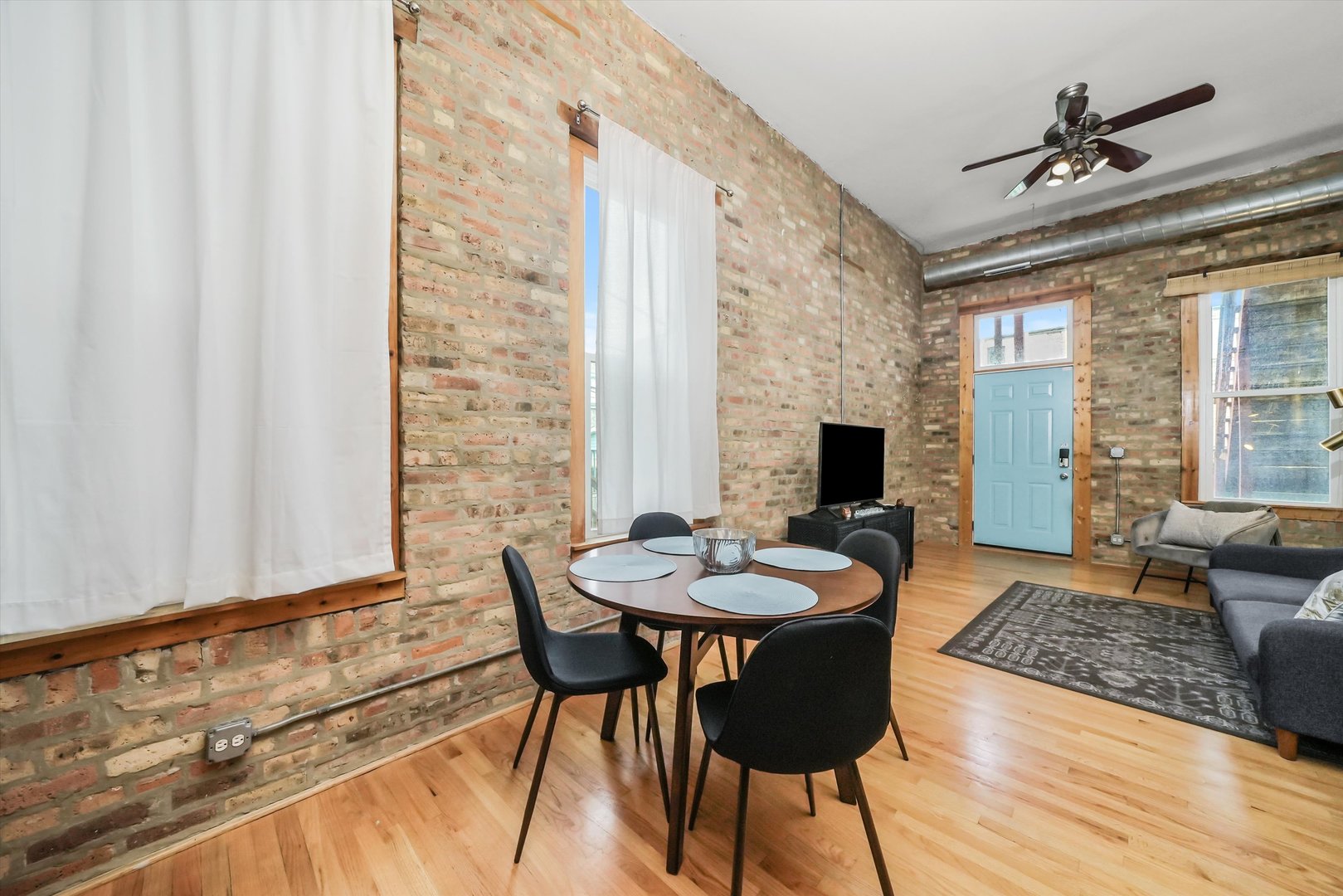 2042 N WINCHESTER Avenue Unit: 1W
