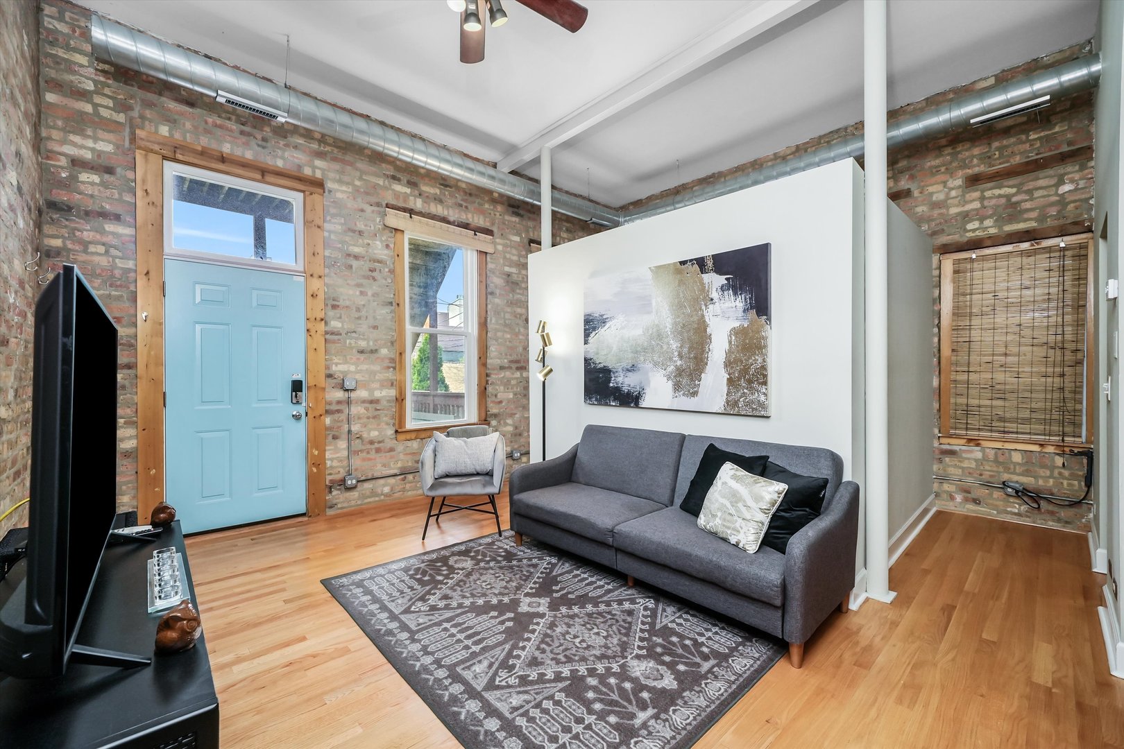 2042 N WINCHESTER Avenue Unit: 1W