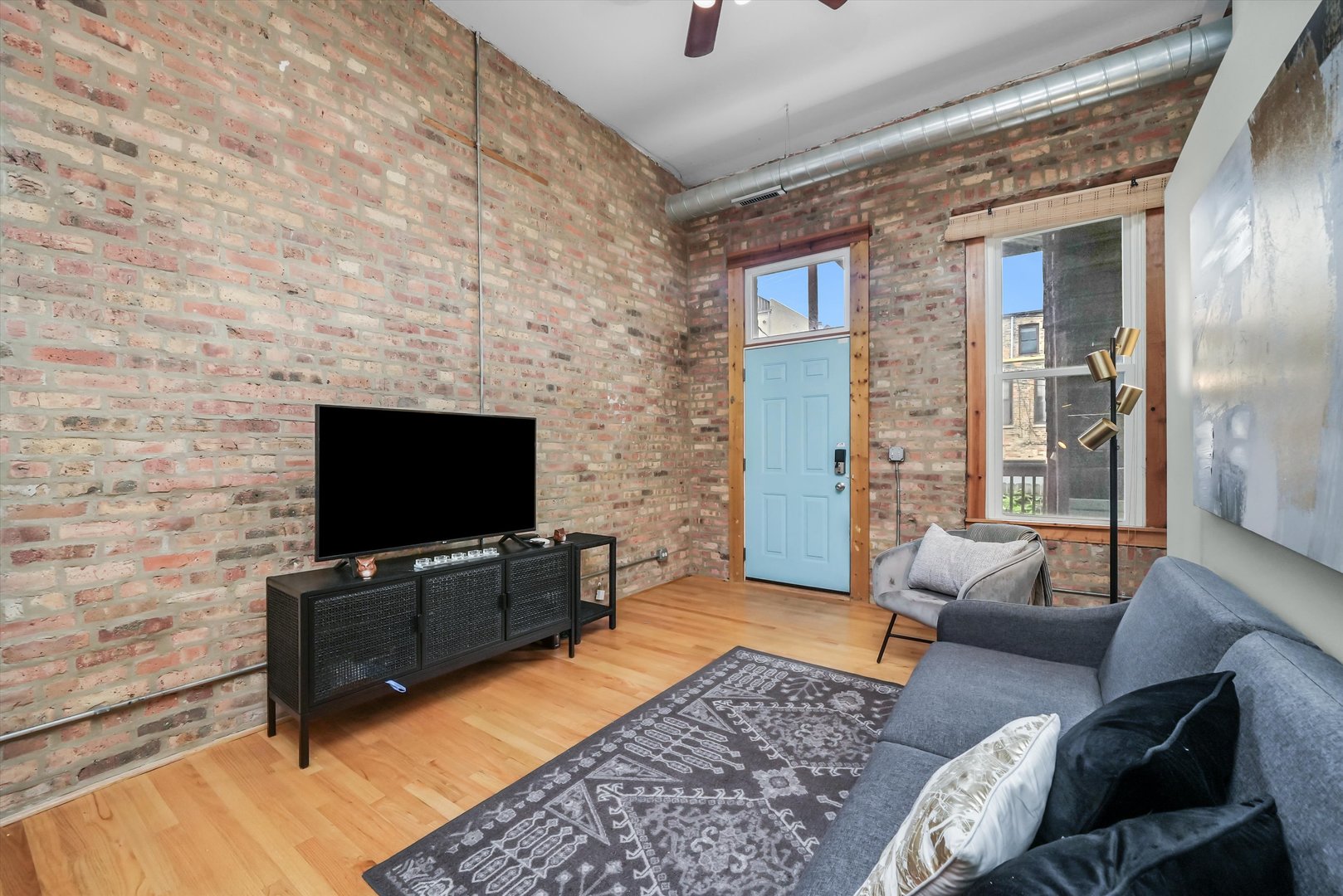 2042 N WINCHESTER Avenue Unit: 1W
