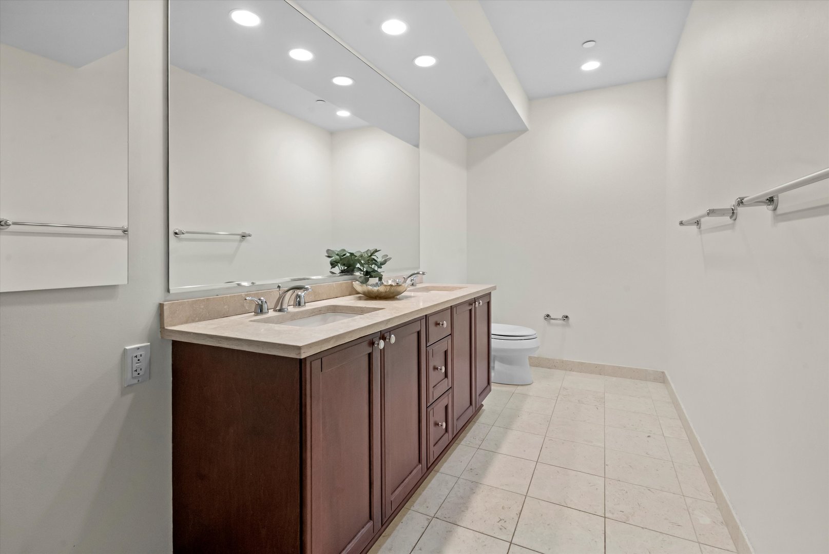 60 E Monroe Street Unit: 2808