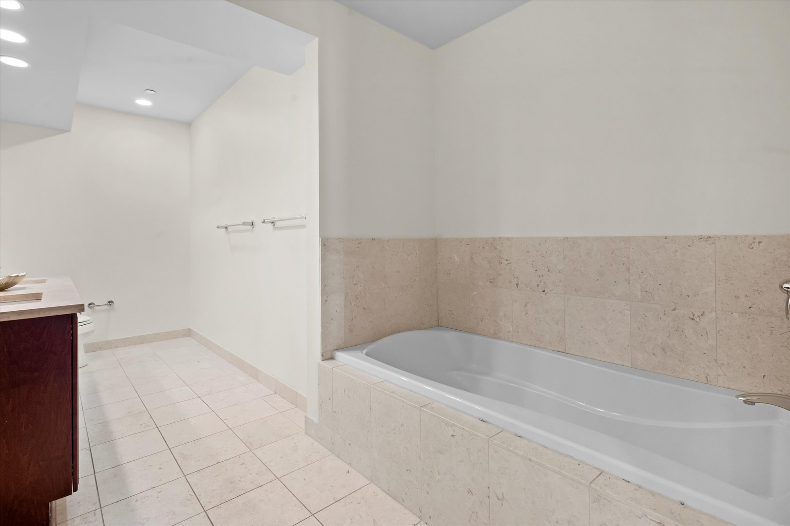 60 E Monroe Street Unit: 2808