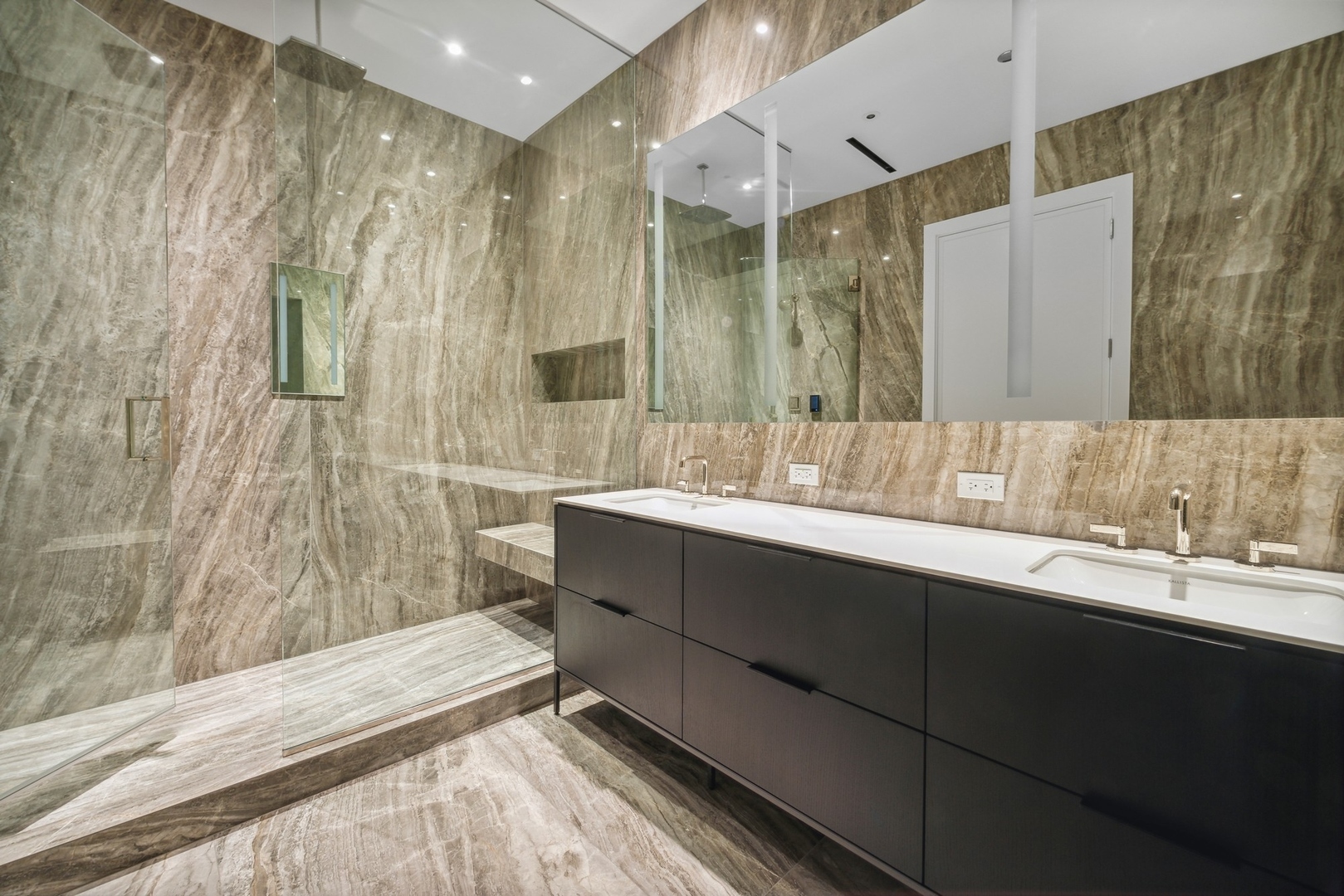 14 W Superior Street Unit: 5403