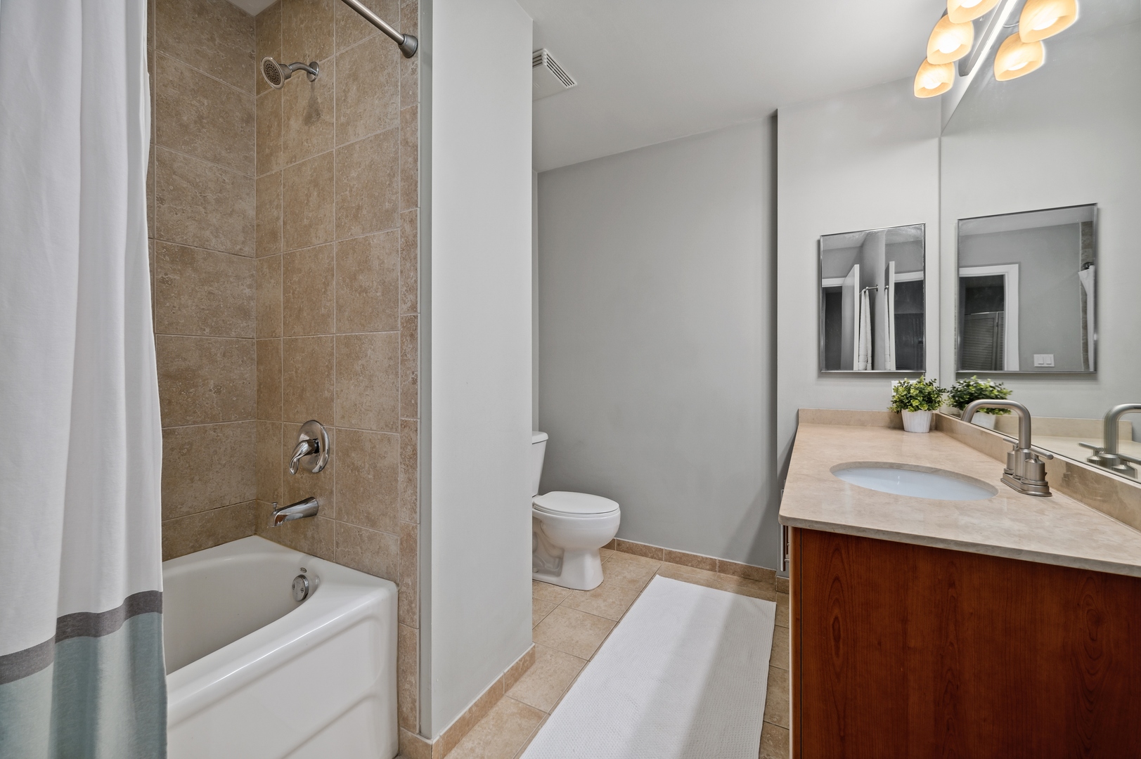 225 S Sangamon Street Unit: 905