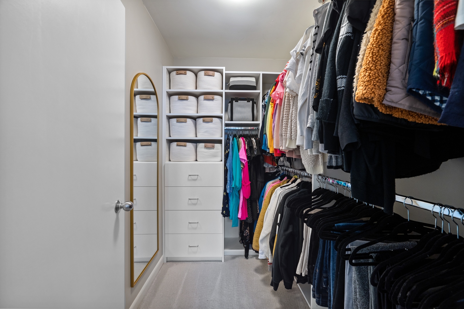 225 S Sangamon Street Unit: 905