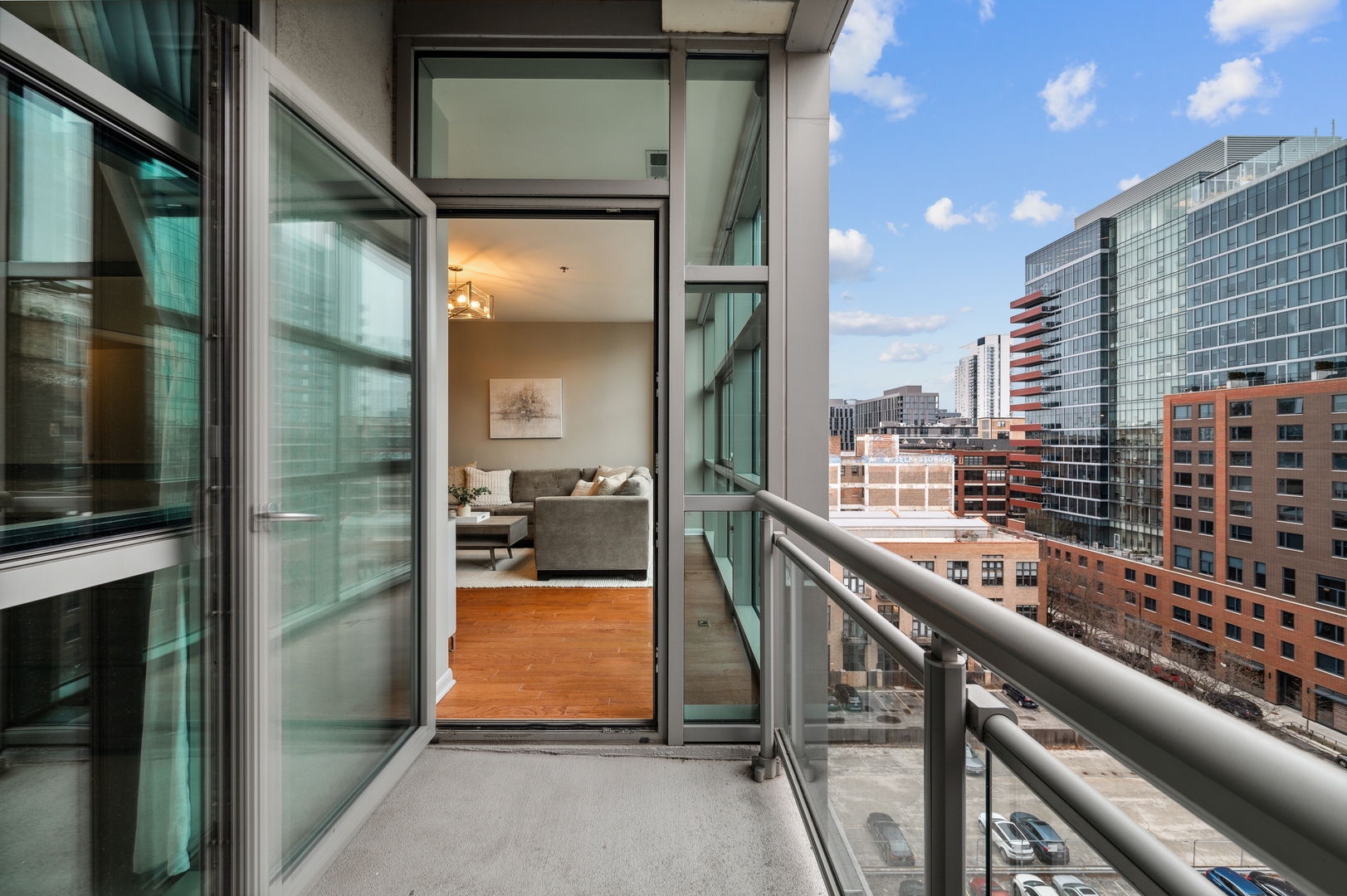 225 S Sangamon Street Unit: 905