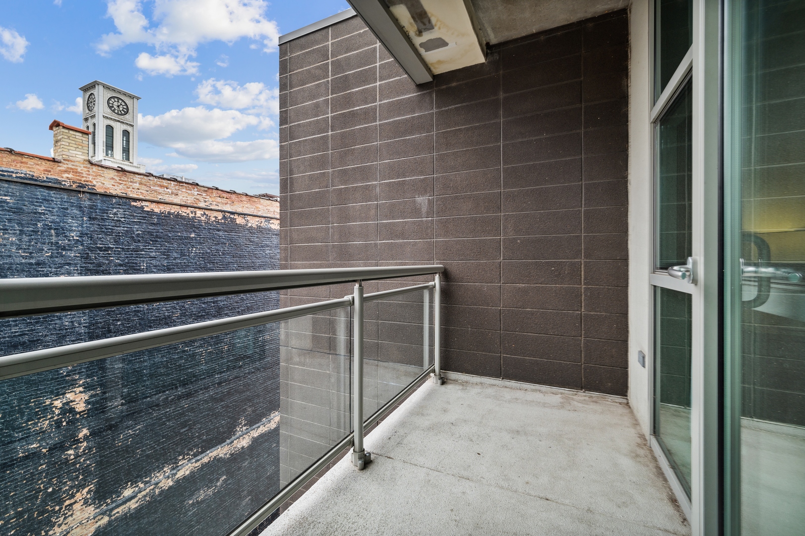 225 S Sangamon Street Unit: 905