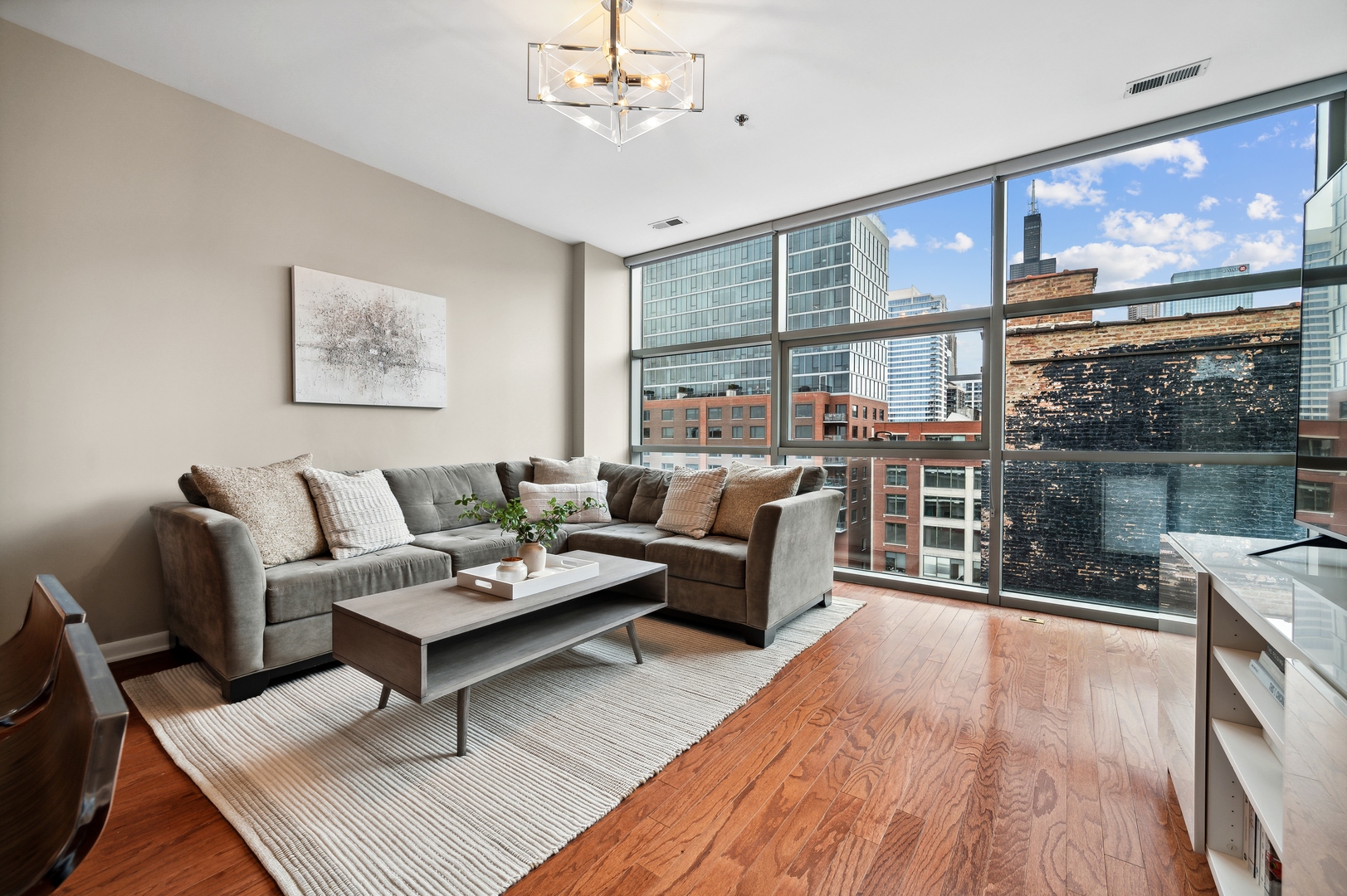 225 S Sangamon Street Unit: 905