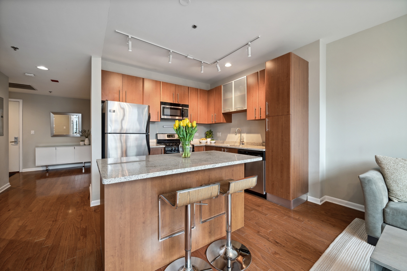 225 S Sangamon Street Unit: 905