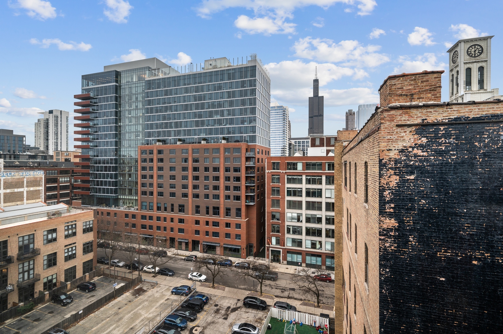 225 S Sangamon Street Unit: 905