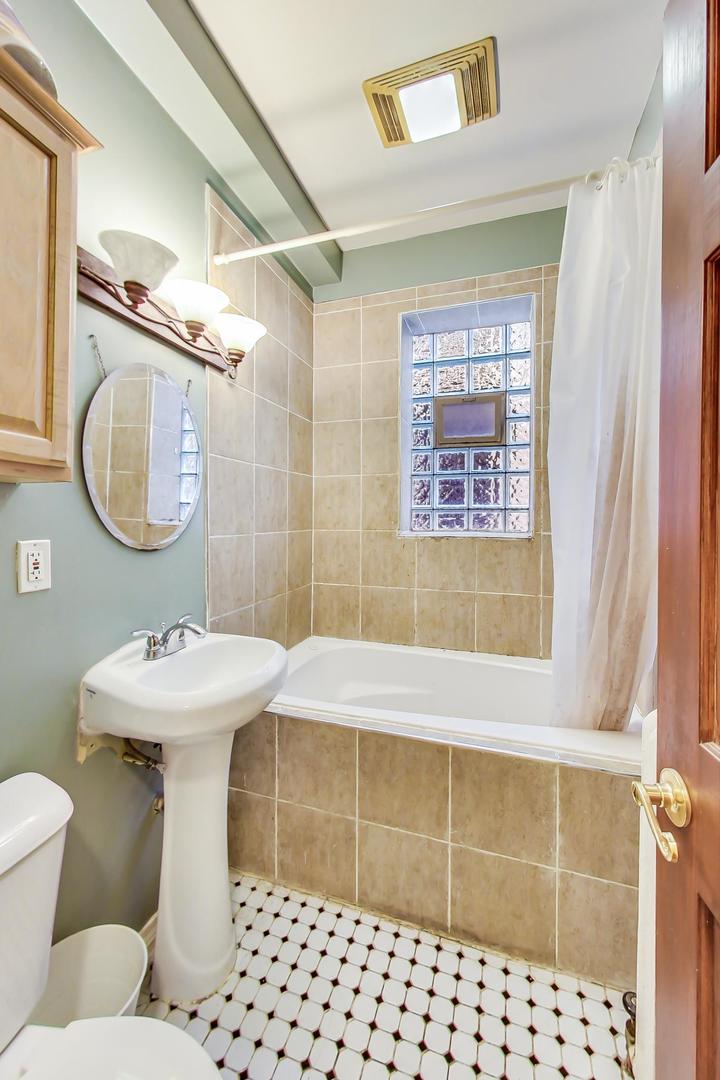 1062 W Granville Avenue Unit: 29