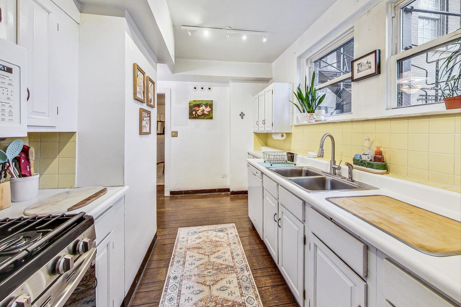 210 E Pearson Street Unit: 2A