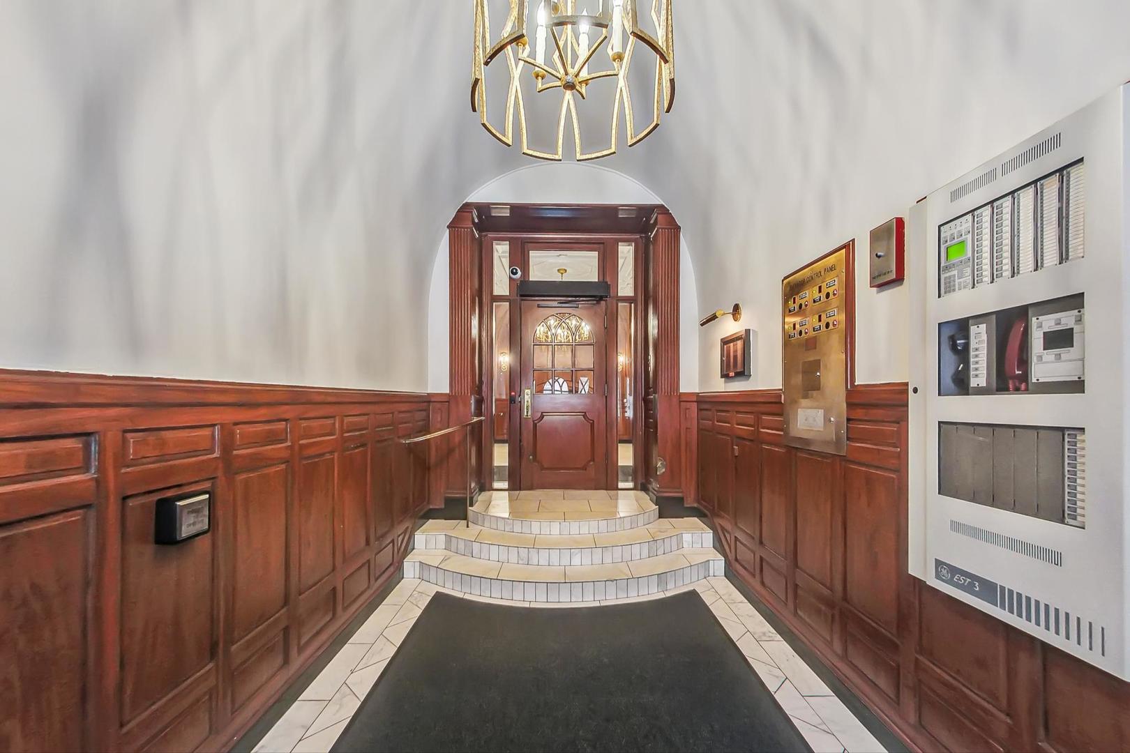 210 E Pearson Street Unit: 2A