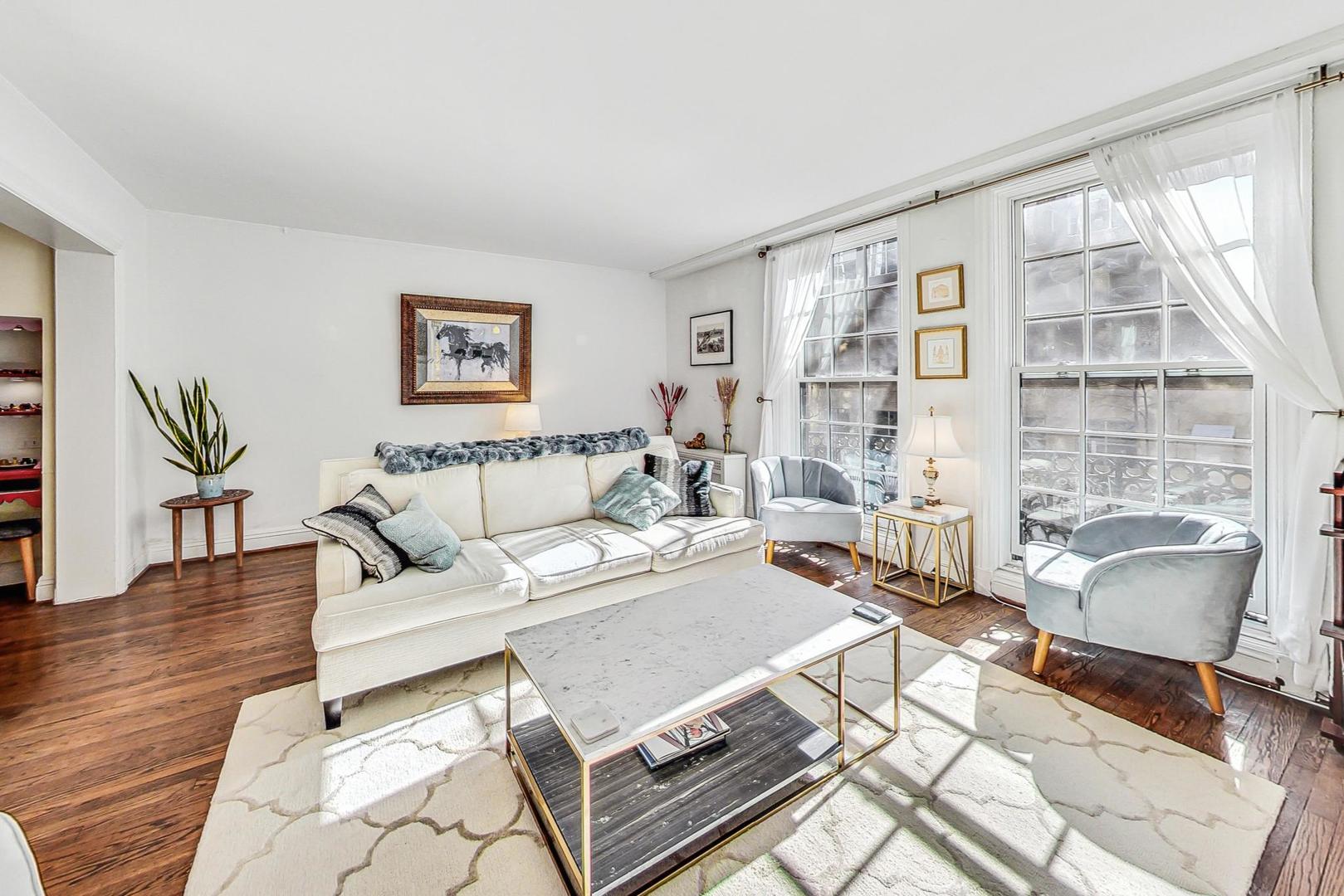 210 E Pearson Street Unit: 2A