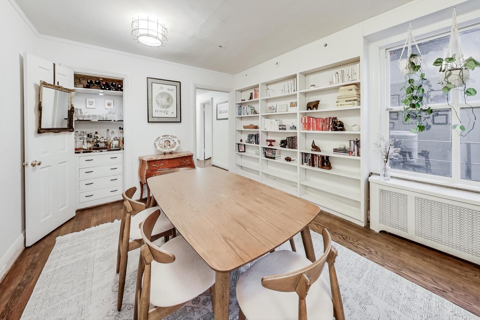 210 E Pearson Street Unit: 2A