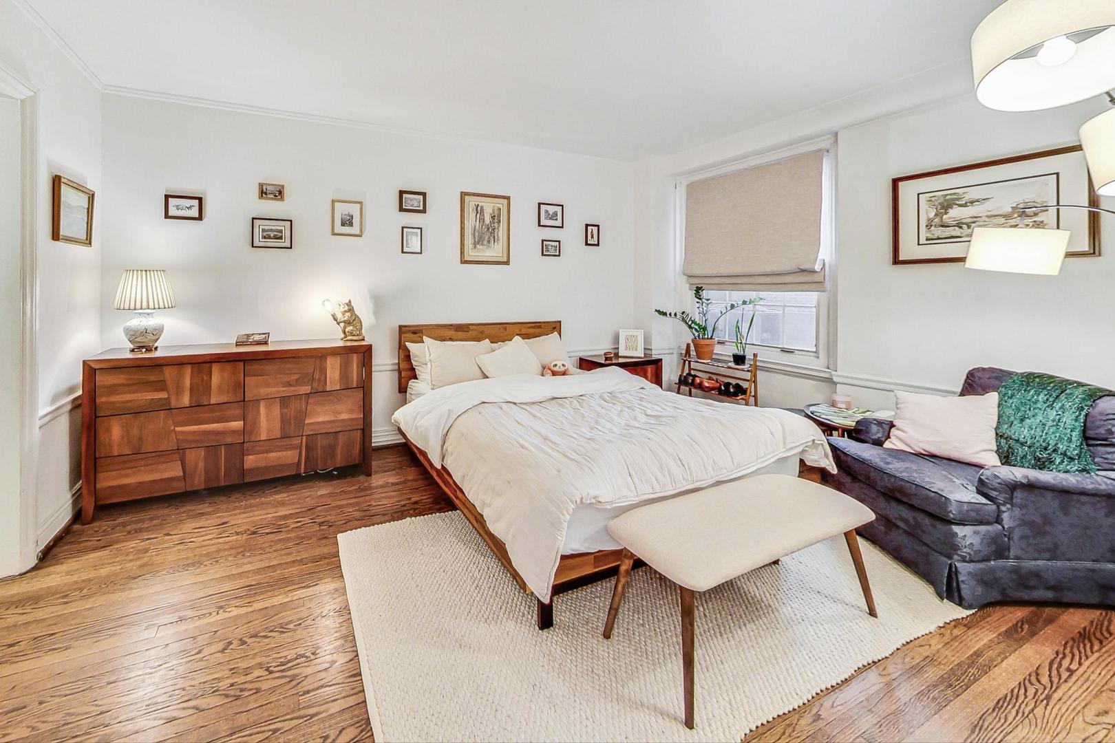 210 E Pearson Street Unit: 2A