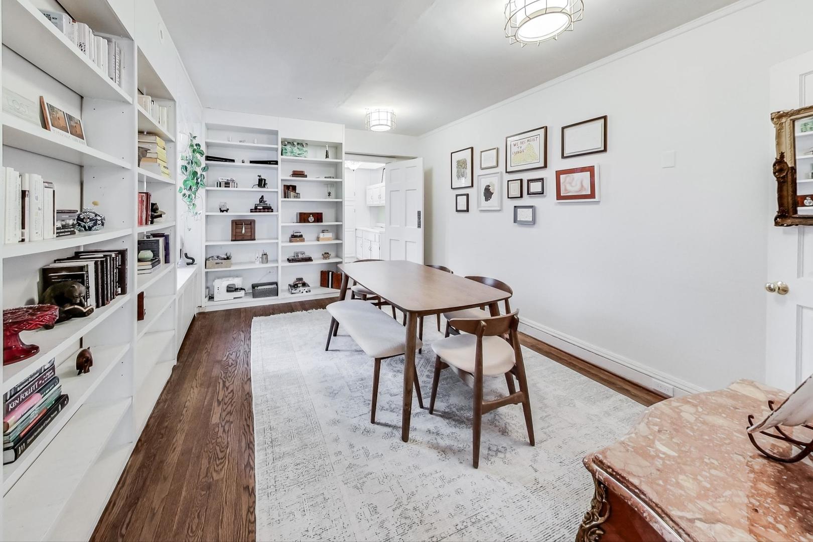 210 E Pearson Street Unit: 2A