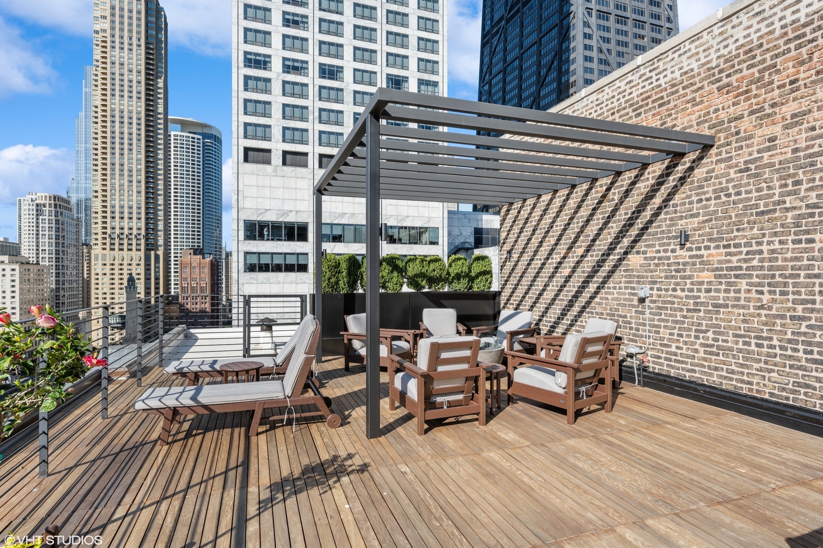 210 E Pearson Street Unit: 2A