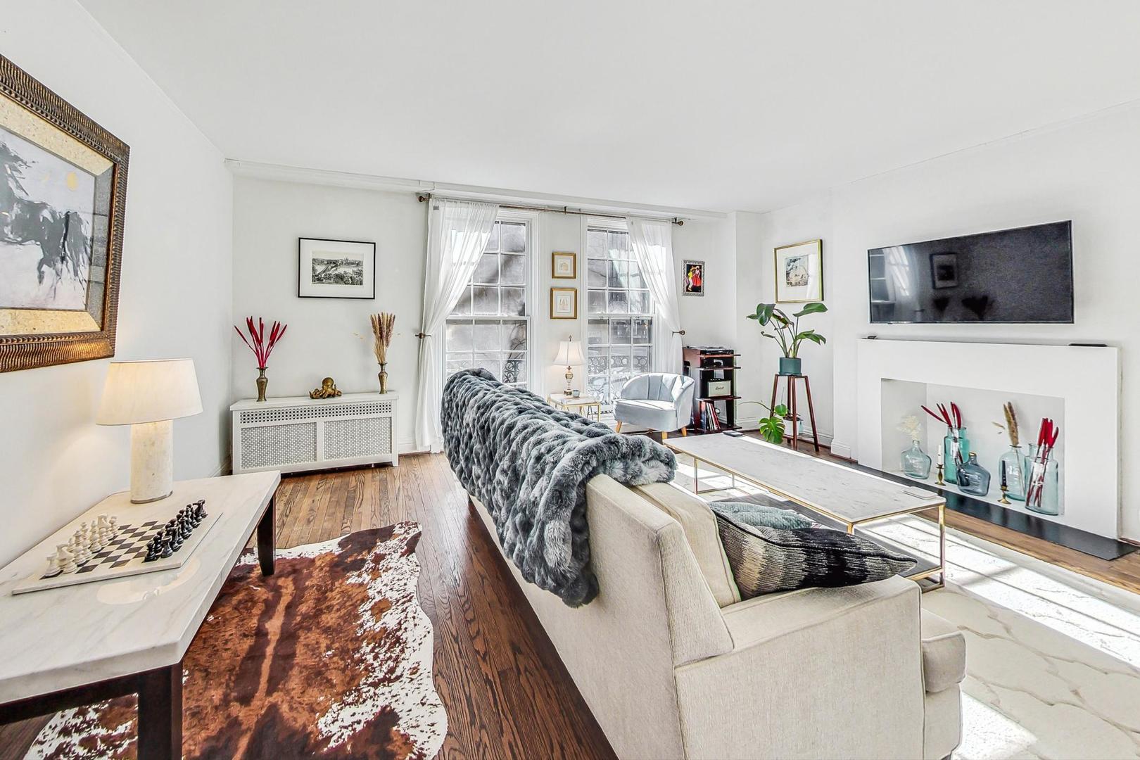 210 E Pearson Street Unit: 2A