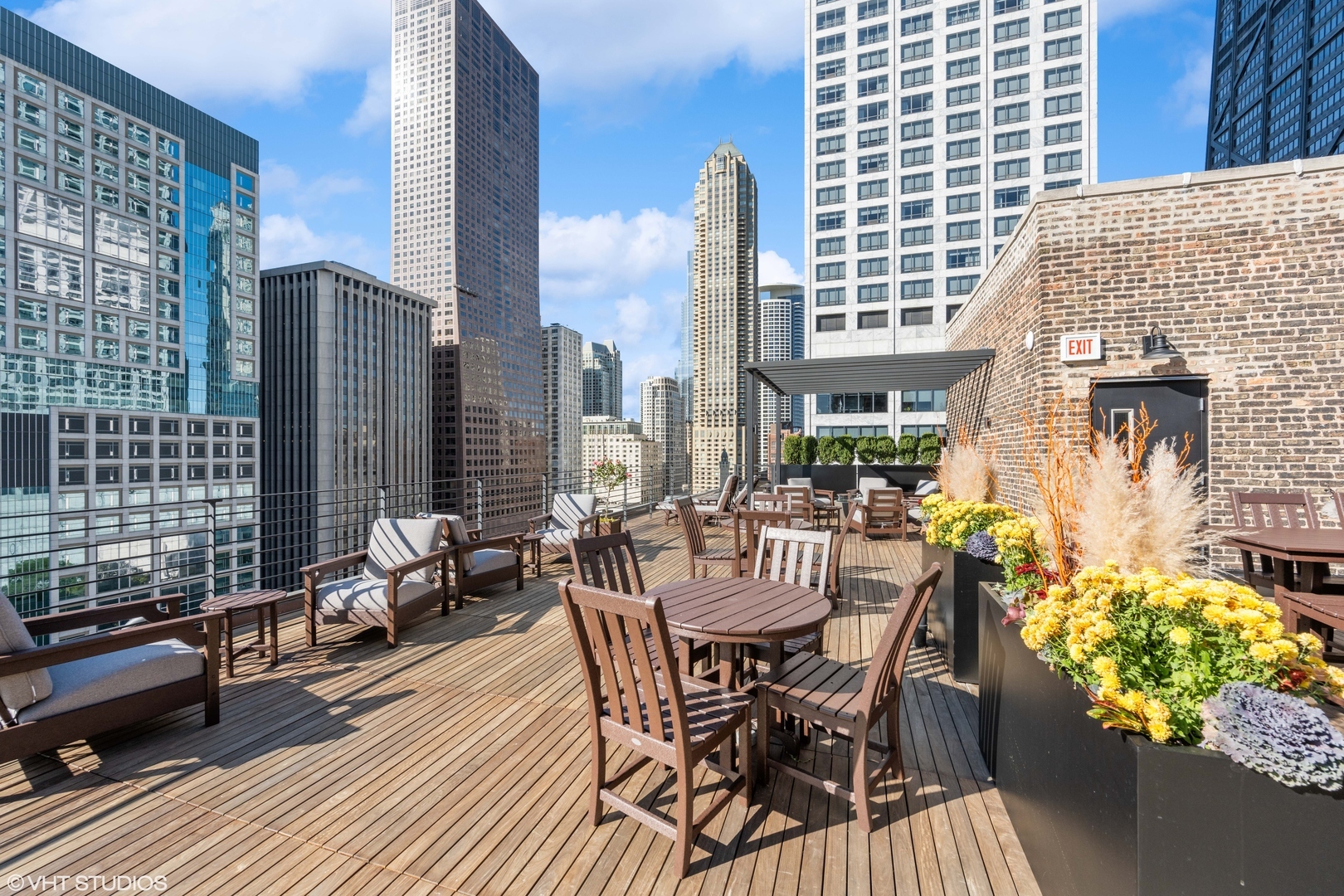 210 E Pearson Street Unit: 2A