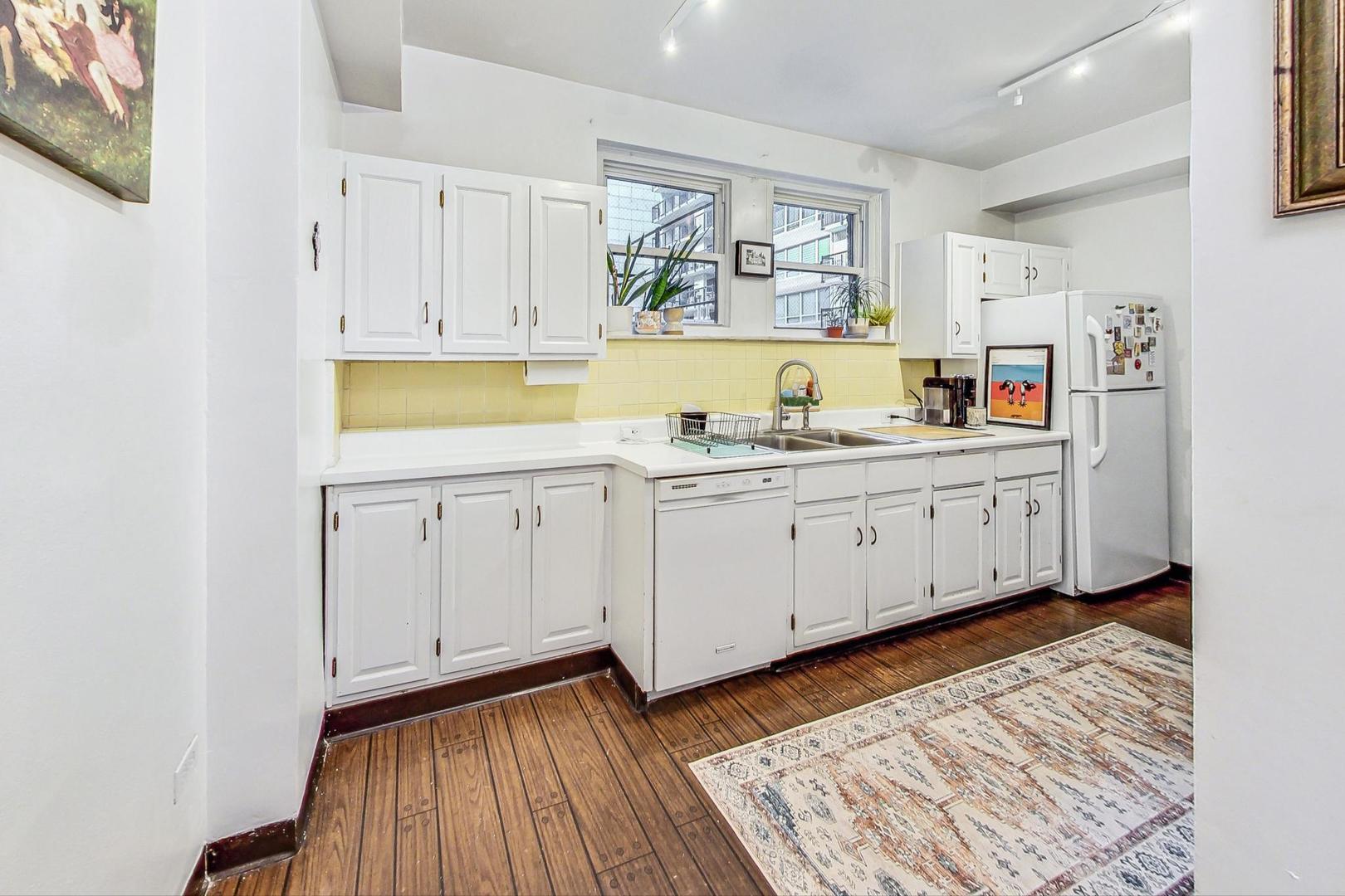 210 E Pearson Street Unit: 2A