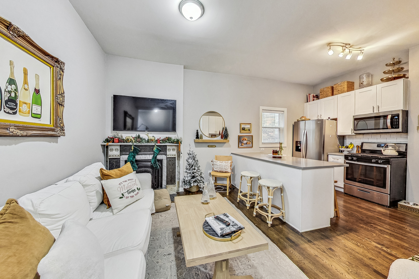 2106 N BISSELL Street