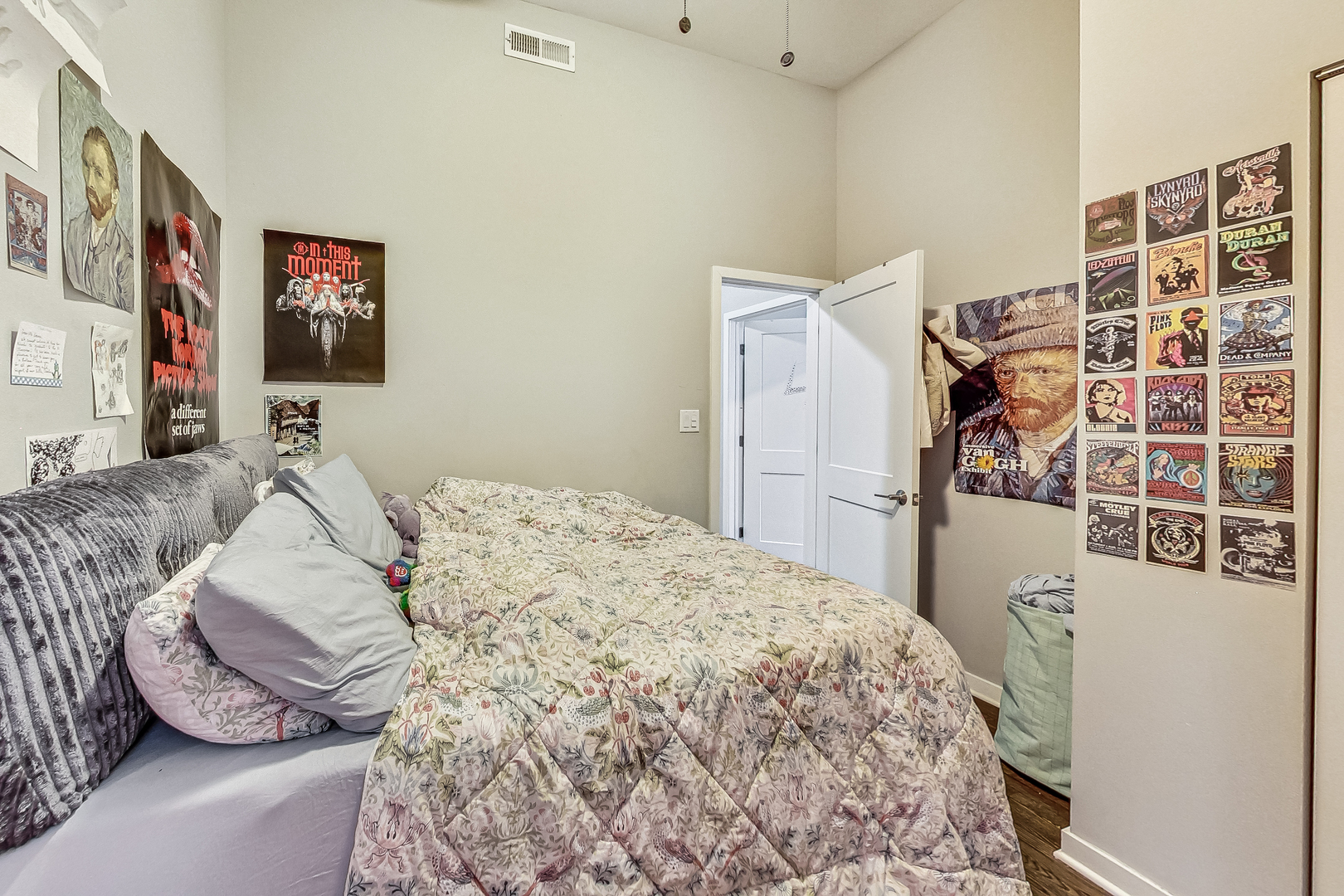 2106 N BISSELL Street