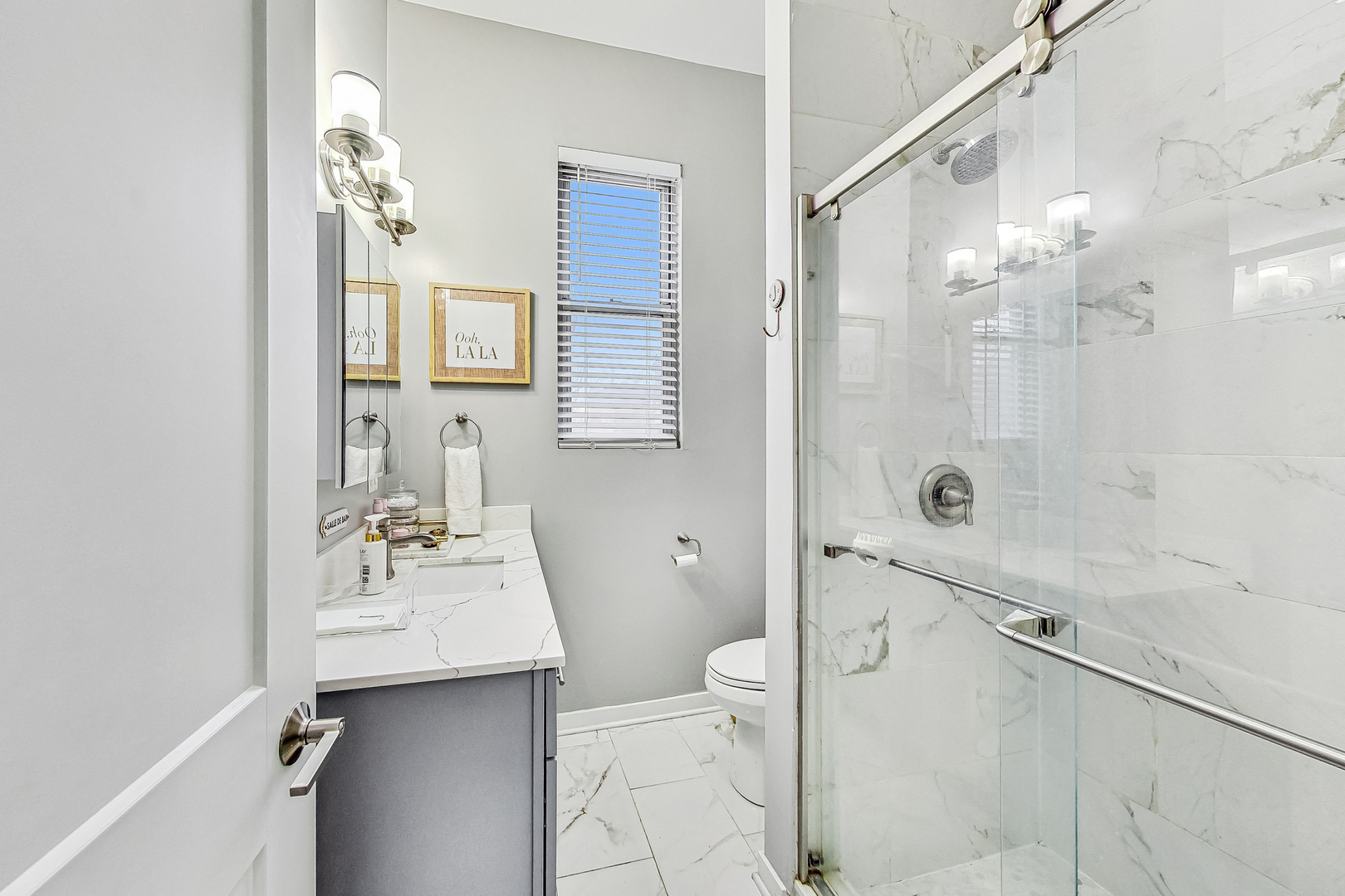 2106 N BISSELL Street