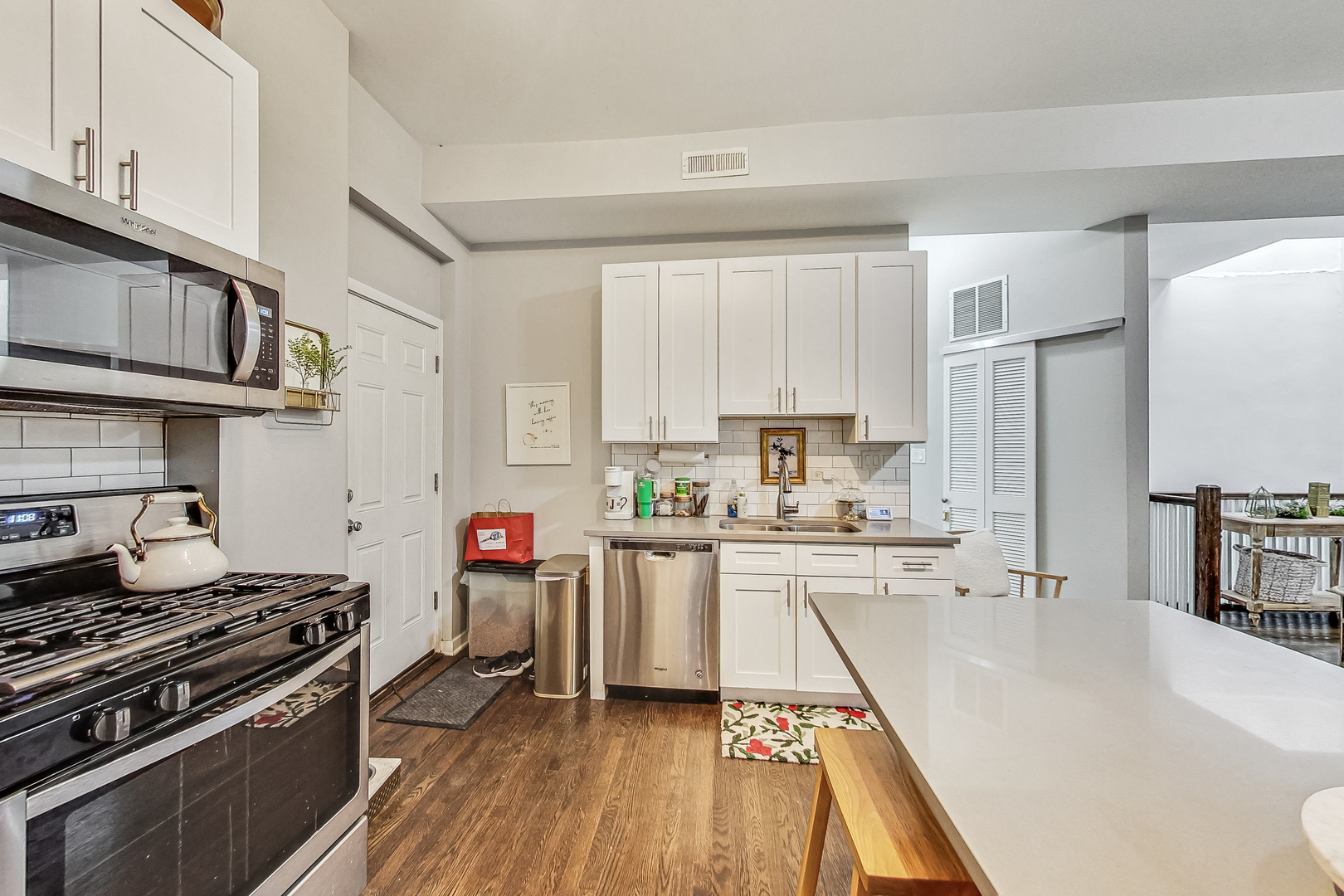 2106 N BISSELL Street