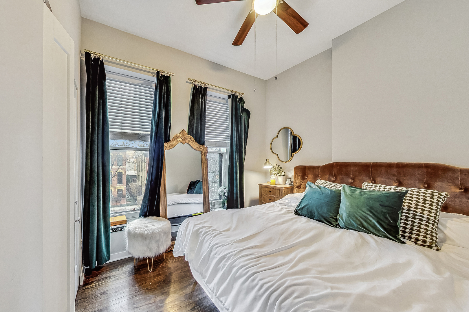 2106 N BISSELL Street