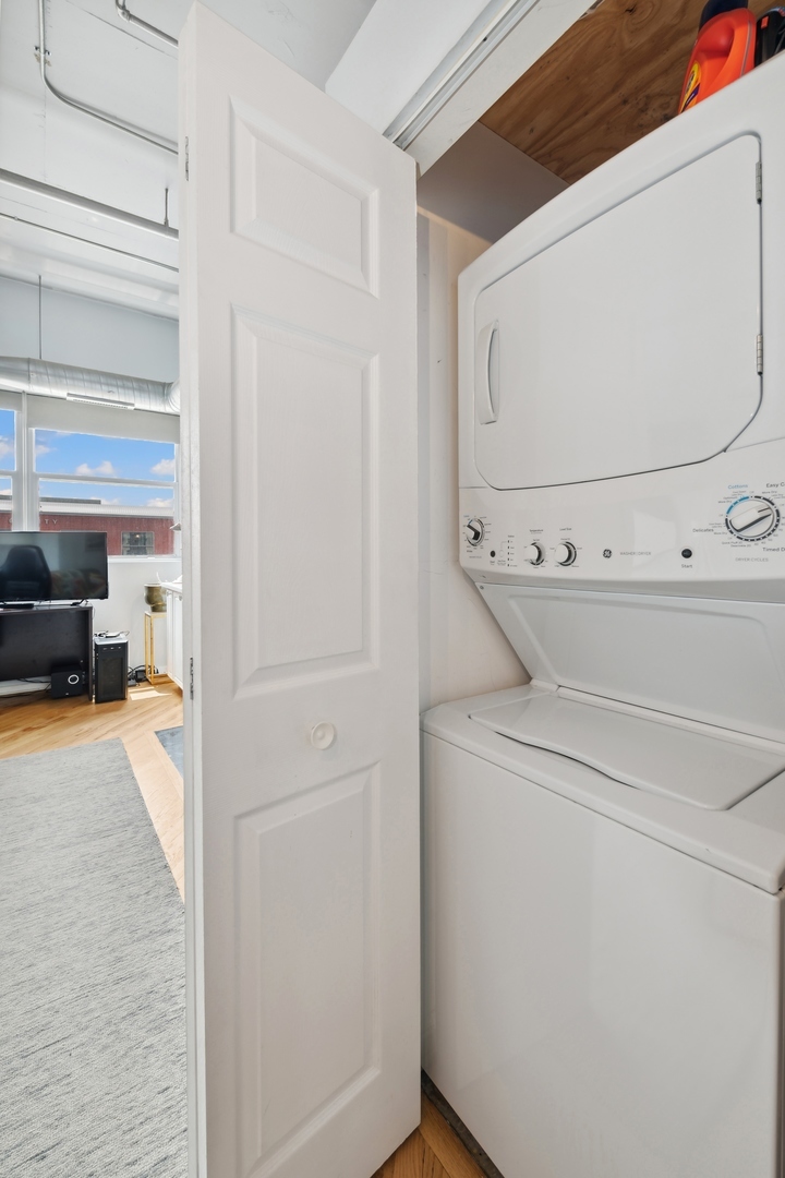 500 S Clinton Street Unit: 422