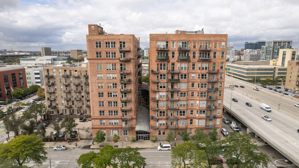 500 S Clinton Street Unit: 422