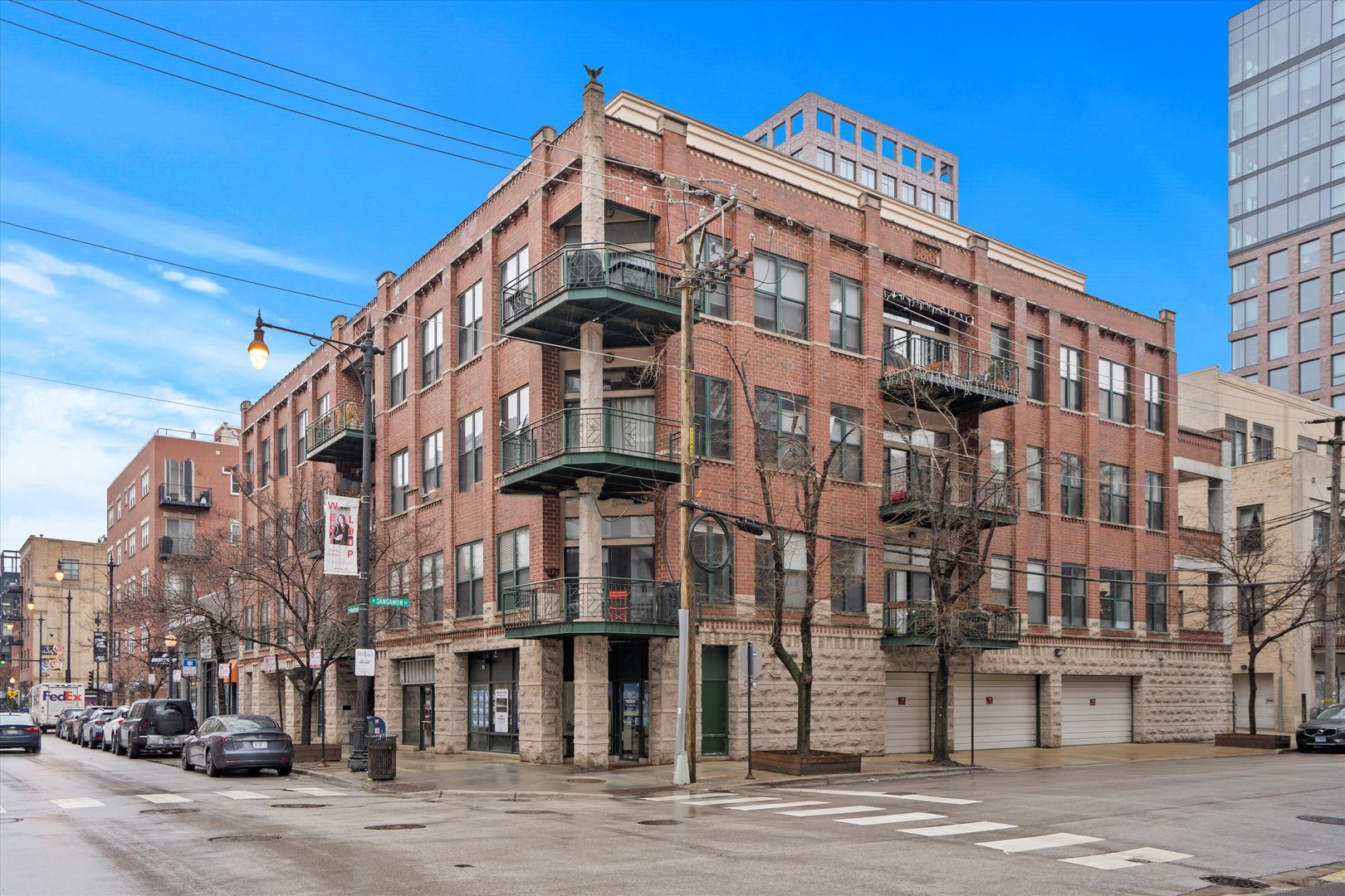 936 W MADISON Street Unit: 3B