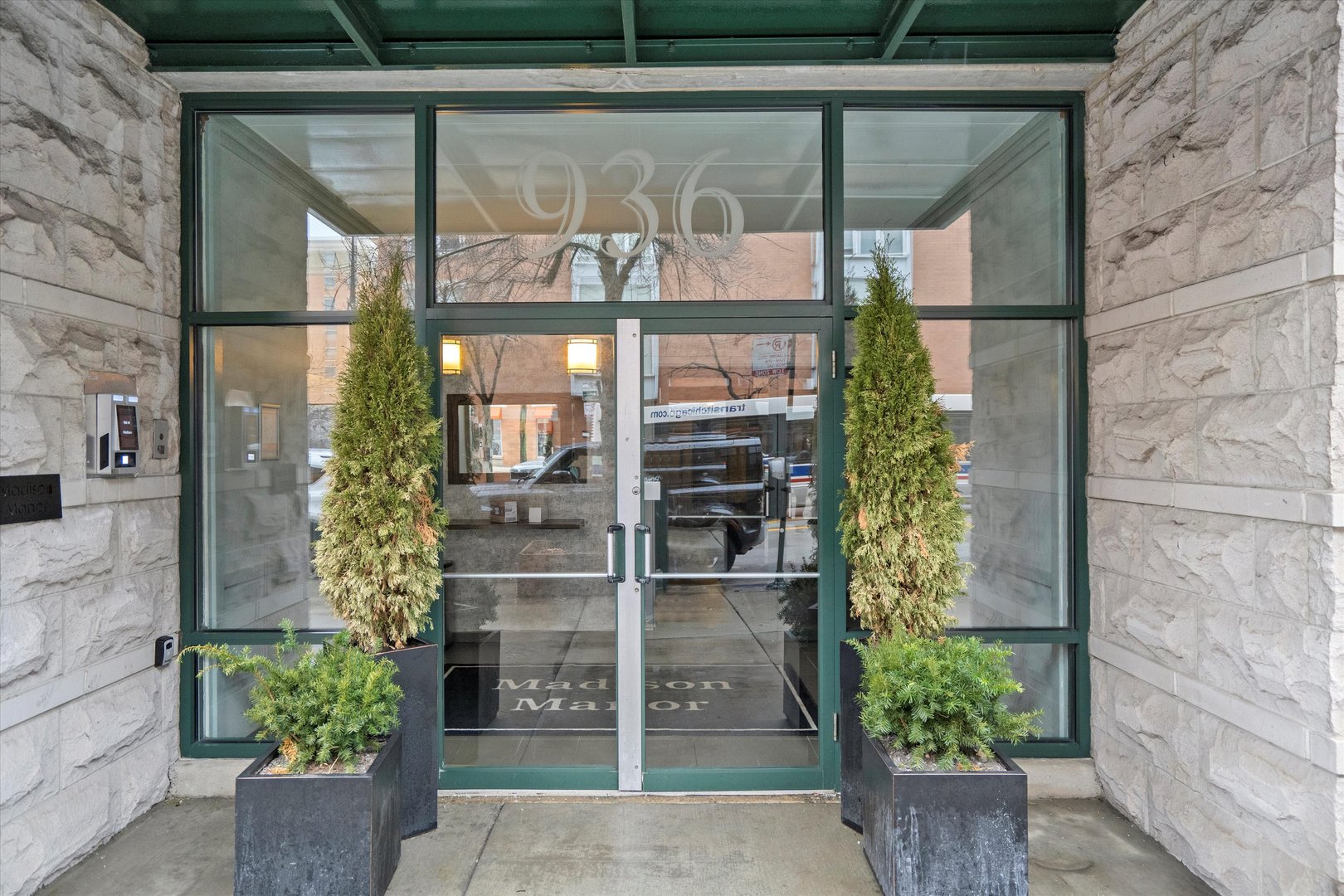 936 W MADISON Street Unit: 3B