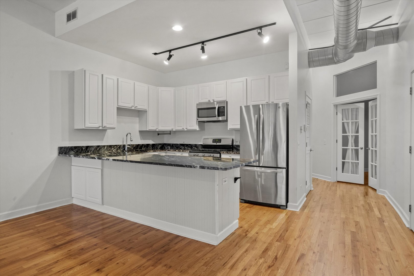 936 W MADISON Street Unit: 3B