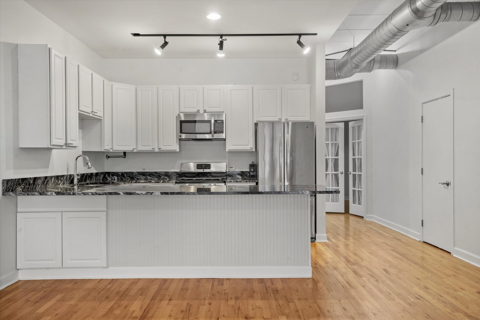 936 W MADISON Street Unit: 3B