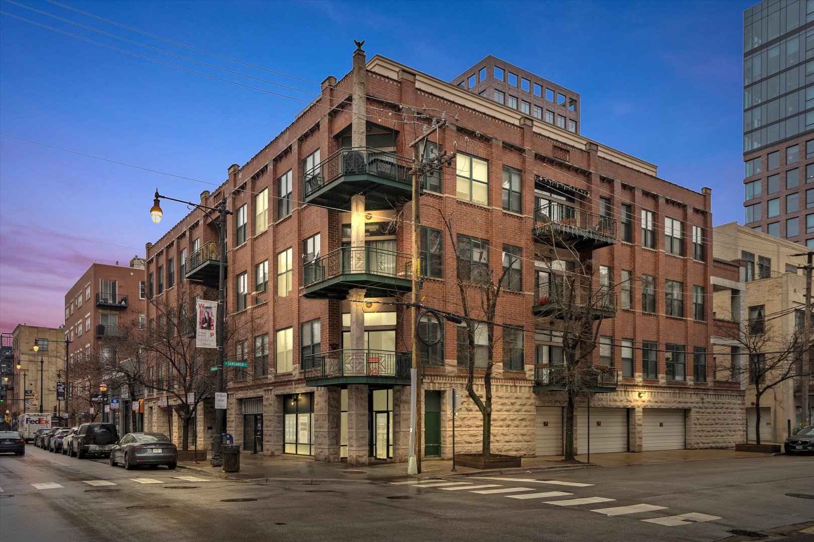 936 W MADISON Street Unit: 3B