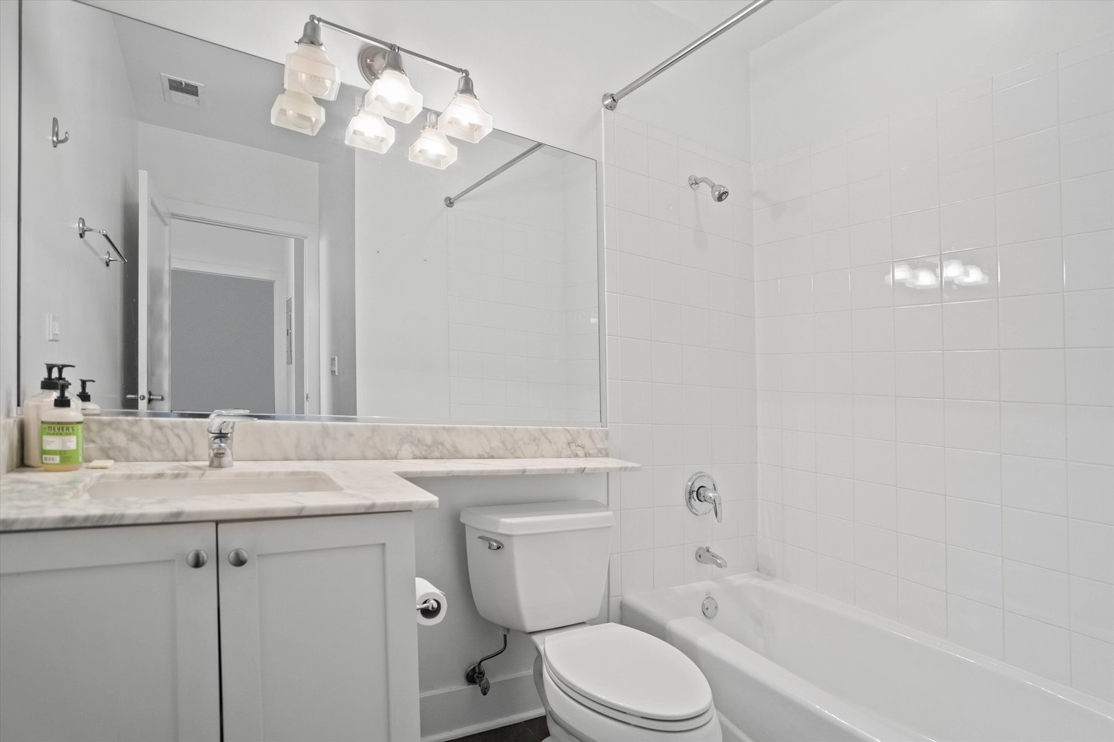 725 N Aberdeen Street Unit: 402