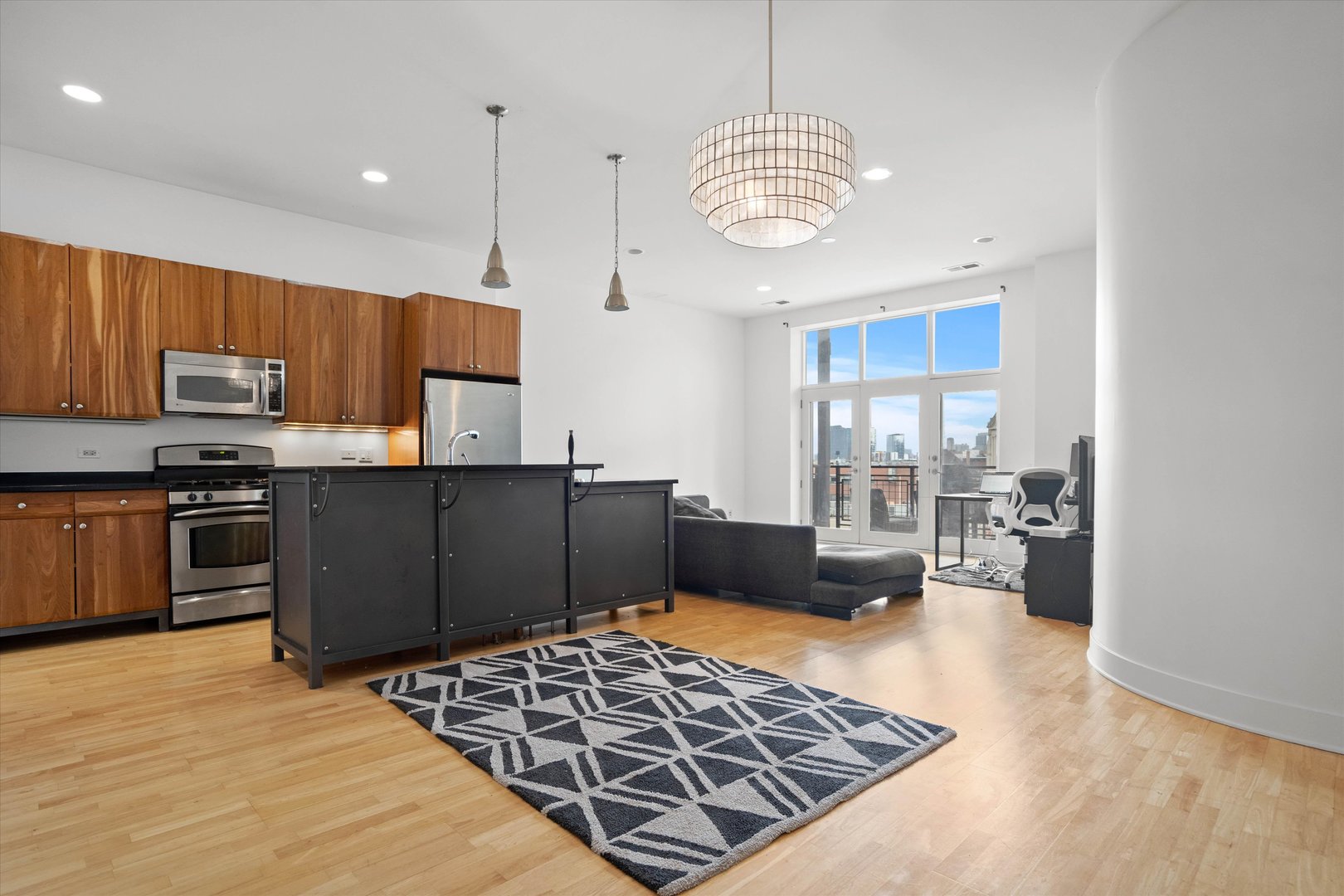 725 N Aberdeen Street Unit: 402