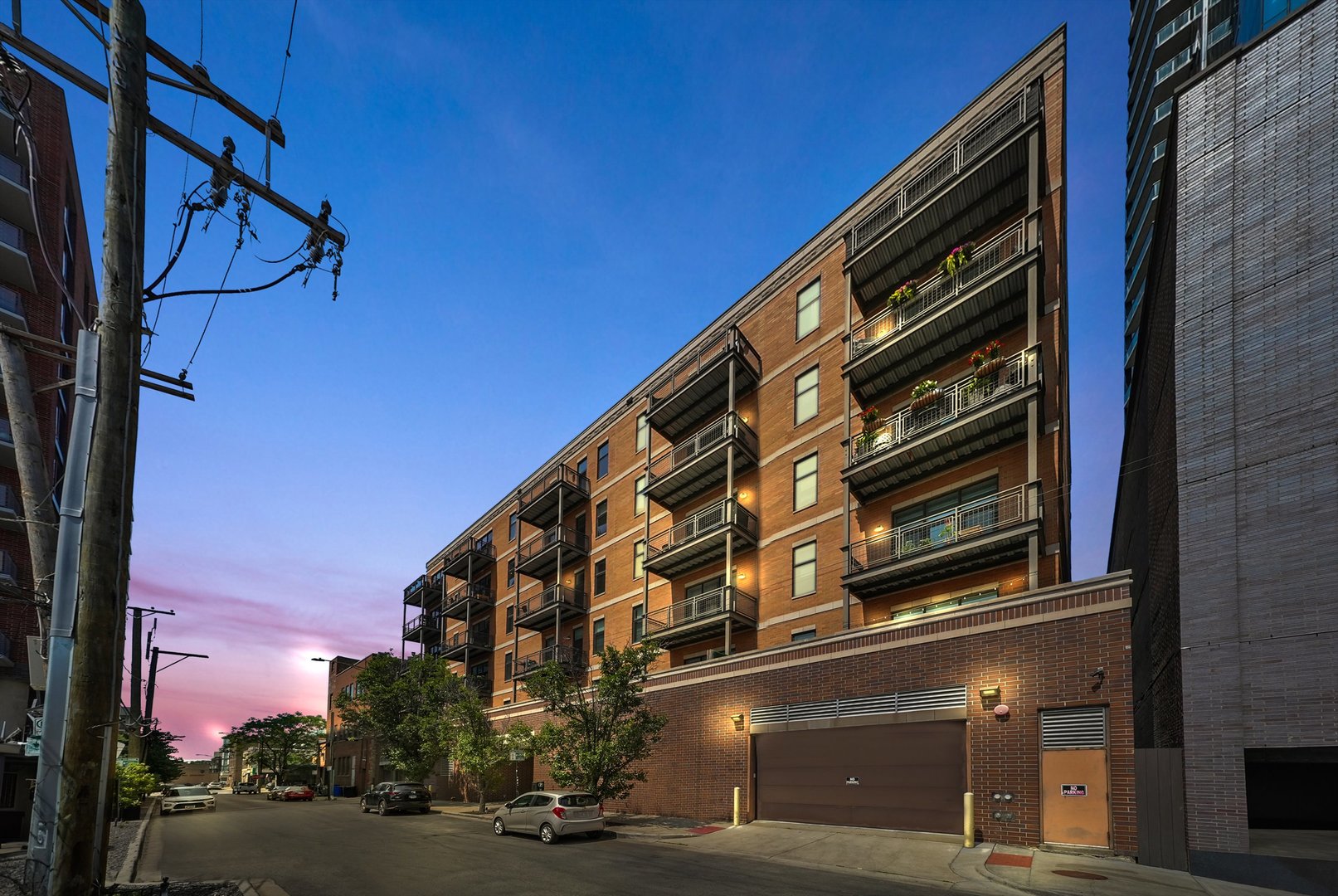 725 N Aberdeen Street Unit: 402