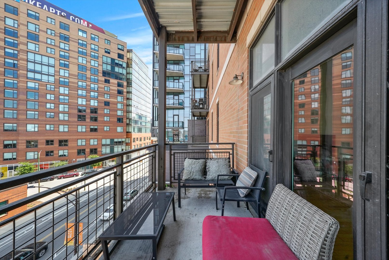 725 N Aberdeen Street Unit: 402