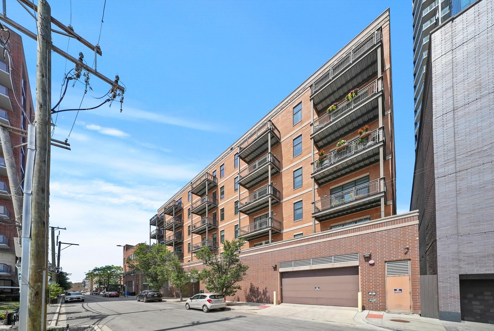 725 N Aberdeen Street Unit: 402