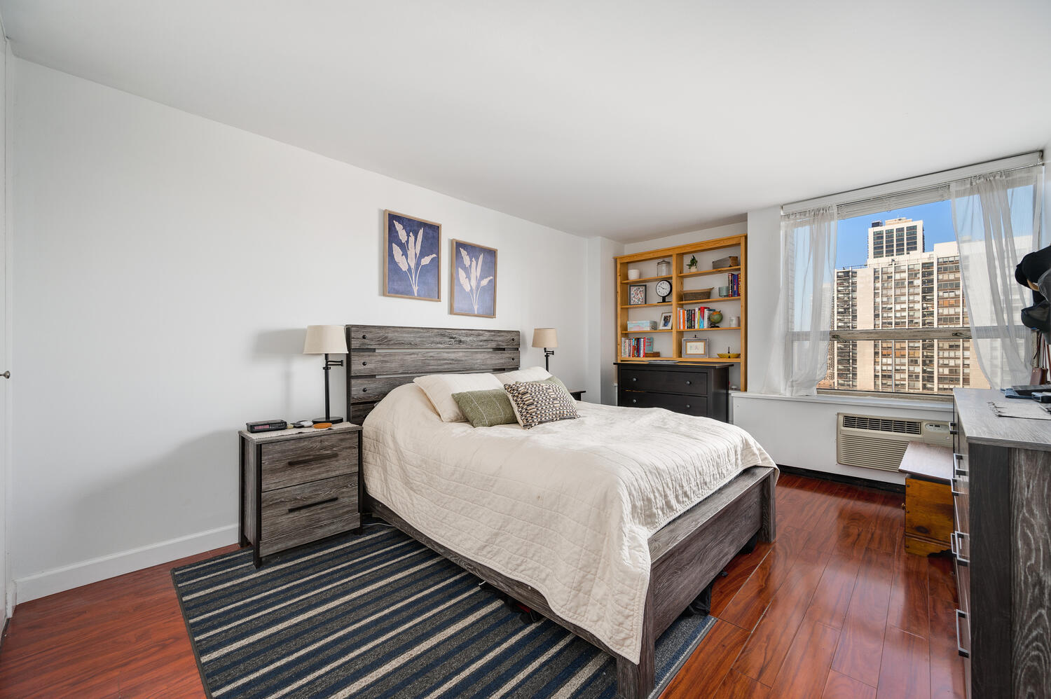1360 N Sandburg Terrace Unit: 1908C