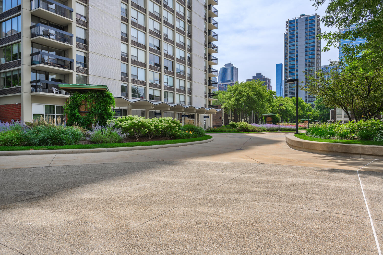 1360 N Sandburg Terrace Unit: 1908C