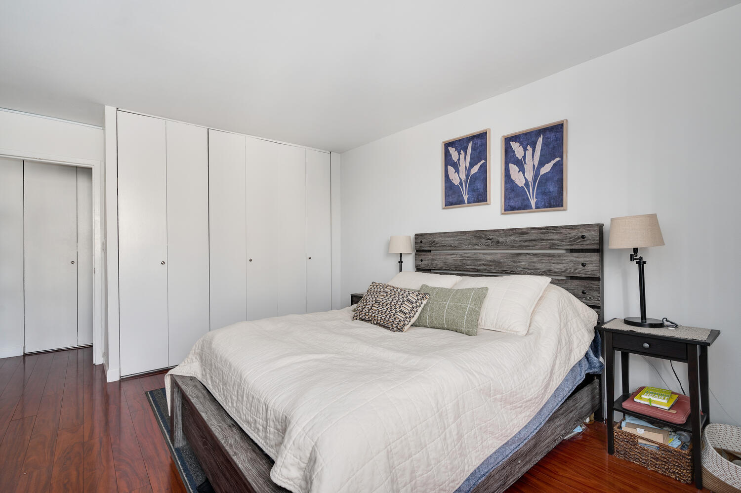 1360 N Sandburg Terrace Unit: 1908C